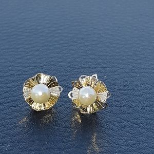 10k Gold and Pearl Stud Earrings